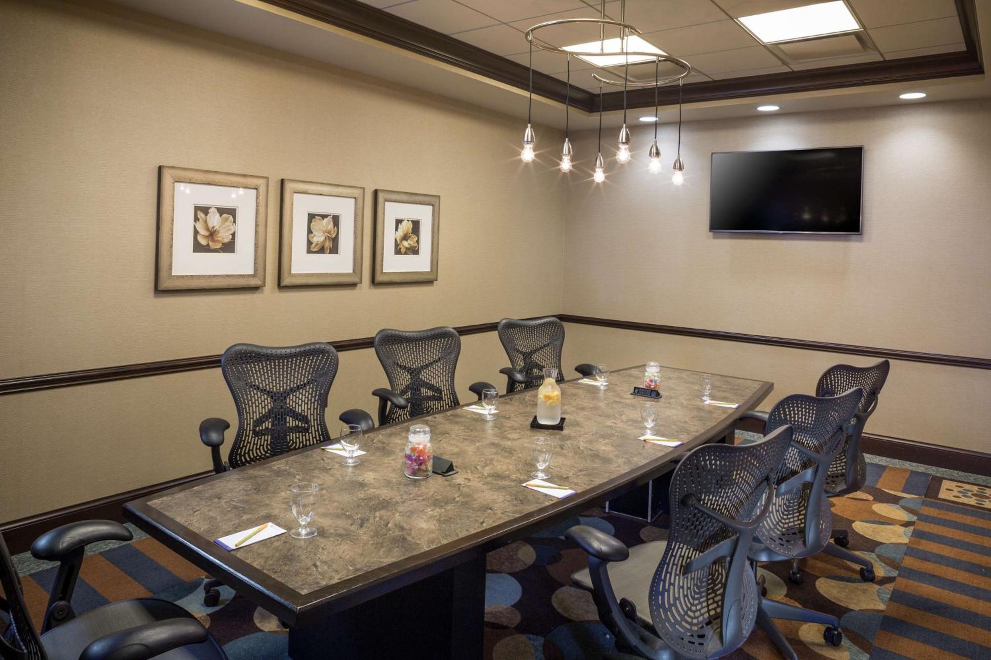 Hilton Garden Inn Hampton Coliseum Central Extérieur photo